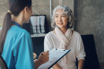 Elderly health checkups with a physician or psychiatrist who works with patients who are consulted.