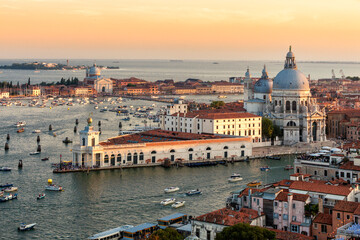 Fototapeta na wymiar Venezia. Punta della Dogana con La Salute verso la basilica del Redentore