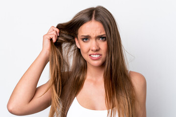 Obraz premium Young caucasian woman isolated on white background with tangled hair. Close up portrait