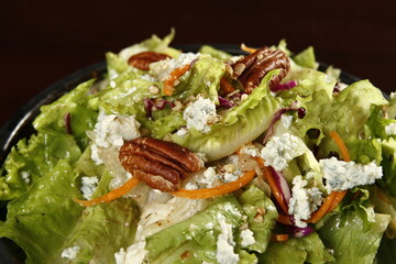 Healthy salad with greens, pecan nuts, bleu cheese