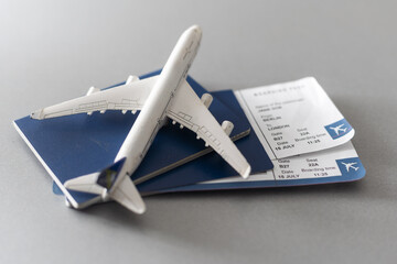 Obraz premium Airline tickets and documents on wooden table, top view