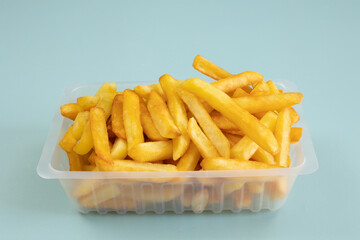 barquette de frites en gros plan
