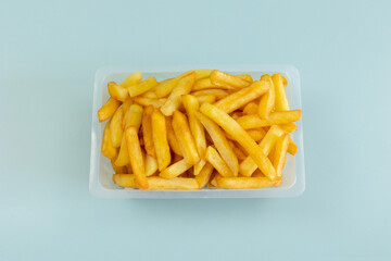 barquette de frites en gros plan