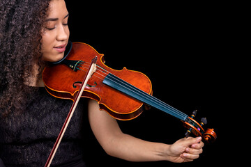African american professional violinist woman with braided hair playing violin