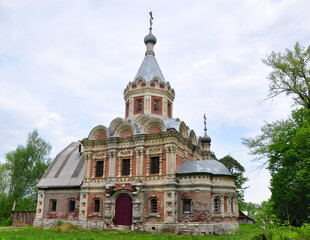 Fototapeta na wymiar Church of the Holy Martyr Empress Alexandra in Muromtsevo. Russia