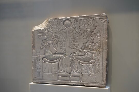 Relief von Echnaton und Nofretete im Neuen Museum in Berlin, 26.12.2022