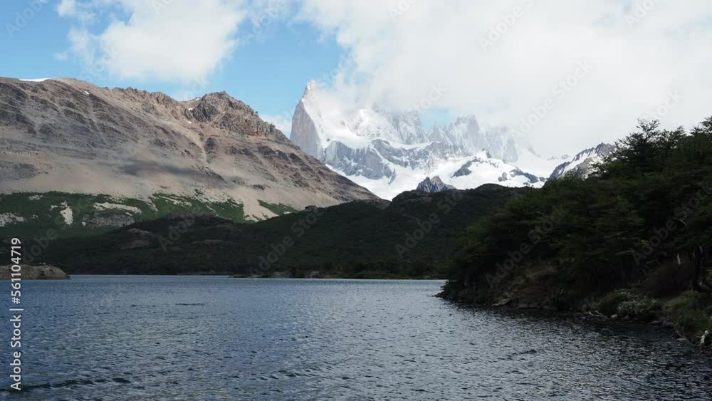 Wall mural lake and mountains Patagonia