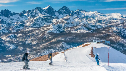 Snowboading with friends on the last run of the day