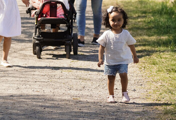 Obraz premium mother and child walking in the park