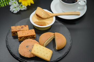 和菓子と洋菓子がいっぱい