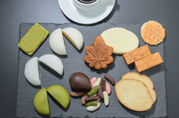 和菓子と洋菓子がいっぱい