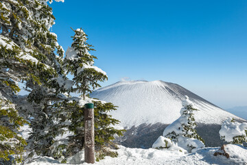 外輪山からの冠雪した浅間山