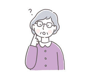 疑問を抱えたシニア女性の表情