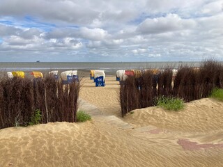 Strand an der Nordsee in Cuxhaven mit Strandkörben im Sommer