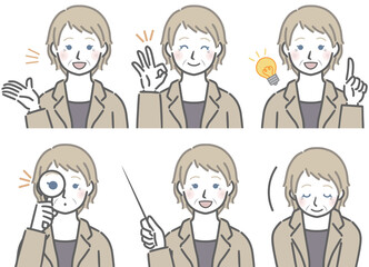 解説するスーツを着た高齢の白人女性