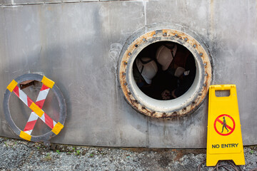 Stainless tank with chemical open manhole