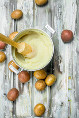 Mashed potatoes in a pot .