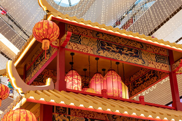 Hang lanterns to celebrate the Chinese New Year