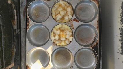 Frying mini omelette with topping on multiple place for fry