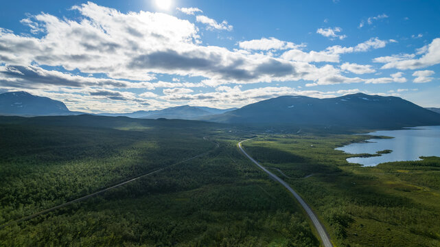 See Tornetr&auml;sk, Schwedisch Lappland nahe Abisko mit Berg Nuolja