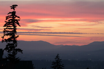 Fototapeta na wymiar sunset over the mountains, vancouver island