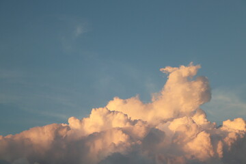 Fototapeta na wymiar Beautiful sky with clouds in the background, sun light in the cloud.