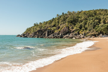 Praia turquesa paradis&iacute;aca no Brasil.