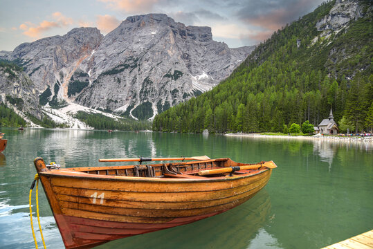 Boote am Pragser Wildsee in Südtirol
