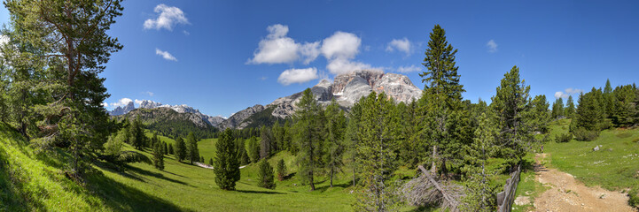 Fototapeta na wymiar Dolomiten Panorama mit Berg Hohe Gaisl in Südtirol