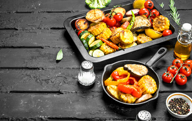 Different grilled vegetables in a pan.