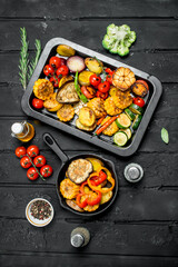 Different grilled vegetables in a pan.