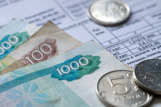 Russian coins and banknotes coming on payment receipts , payment of current accounts