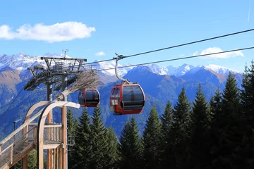 Fototapete Gondeln a gondola of the mountain railway in tyrol 