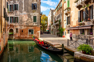 Fototapeta na wymiar Gondola on Venice canal and medieval architecture, Italy
