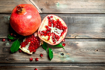 Fresh juicy pomegranate with leaves. © Artem Shadrin