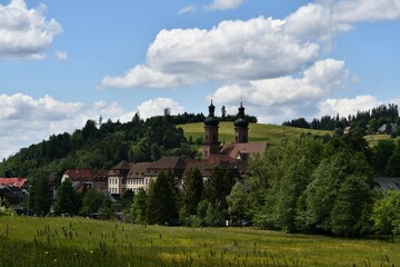 Blick auf die Kirche und Häuser in St.-Peter / Schwarzwald