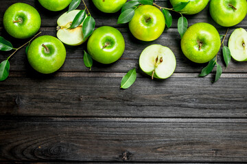 Green apples with leaves and Apple slices.