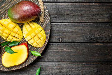 Cut mango on a tray.