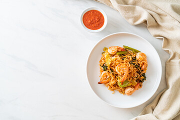 Stir-fried instant noodles sukiyaki with shrimps