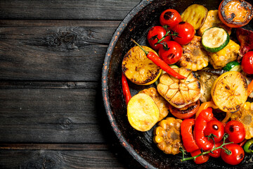 Fototapeta na wymiar Grilled vegetables in a pan.