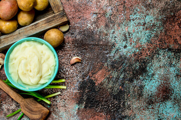 Mashed potatoes in a bowl with green onions .