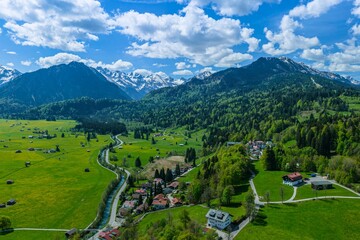 Fototapeta na wymiar Die Allgäuer Alpen bei Oberstdorf, Blick ins Stillachtal und auf die angrenzenden Bergketten