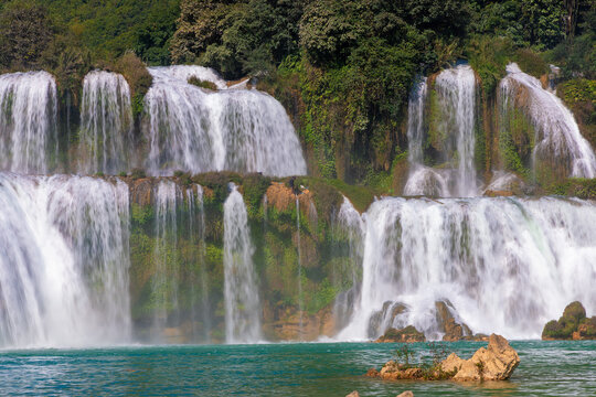 Ban Gioc waterfall on the border of Vietnam and China