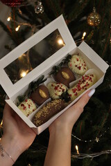 strawberry, food, dessert, cake, sweet, christmas, decoration, fresh, fruit, chocolate, box, gift, magic, trend