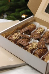 strawberry, food, dessert, cake, sweet, christmas, decoration, fresh, fruit, chocolate, box, gift, magic, trend