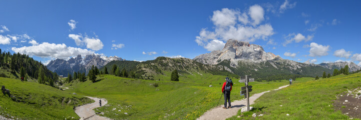 Fototapeta na wymiar Wandern in den Dolomiten in Südtirol / Alpen
