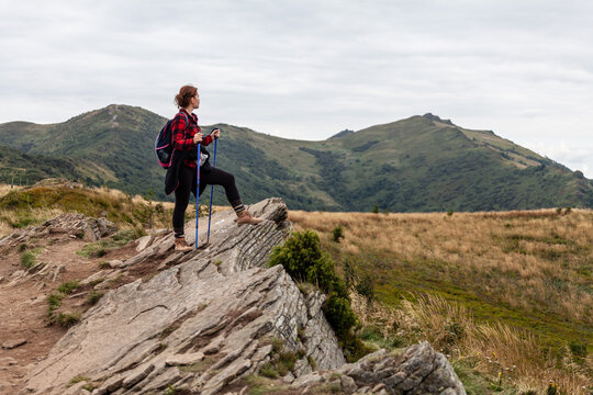 Dziewczyna w g&oacute;rach, Bieszczady, Polska