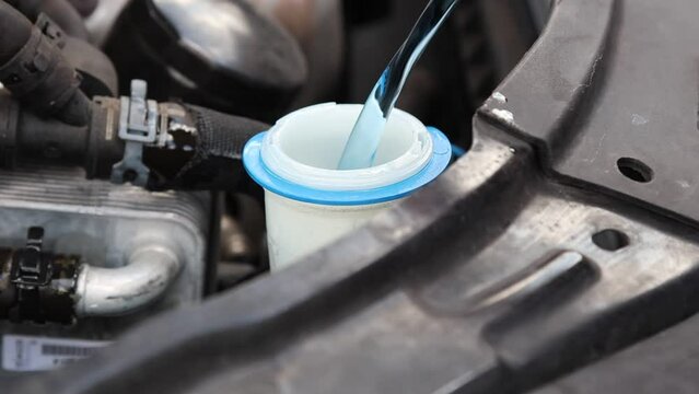 Scheibenreiniger nachf&uuml;llen