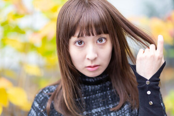 Naklejka premium 見つめる女性