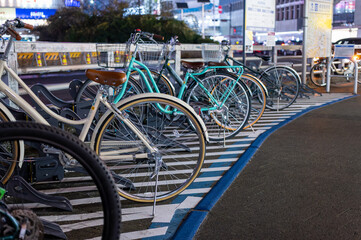Fototapeta na wymiar 東京都新宿区西新宿にある駐輪場の景色